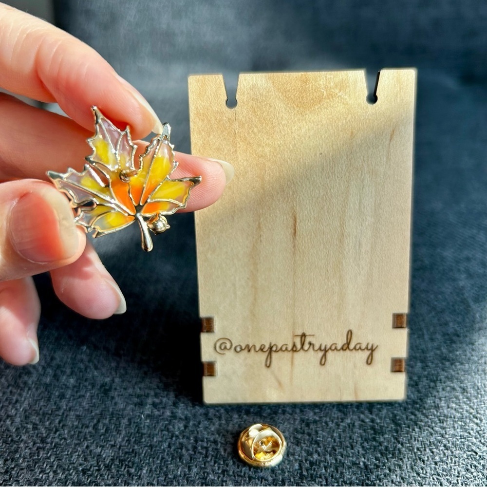 Maple Leaf Resin Pin Brooch, Orange, Yellow, Gold - Picture 10 of 17